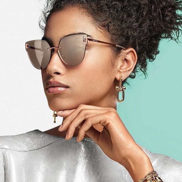 Vintage European Earrings Style - Picture 3 of 5